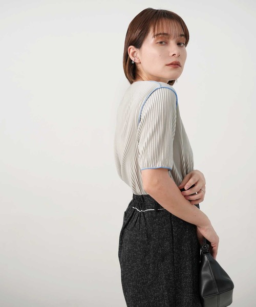 Bulue.(ブルー)の「【Bulue.】メロー配色プリーツトップス(Tシャツ/カットソー・レディース・ブラック/グレー/ベージュ/ブラウン/アイボリー・FREE)」の10枚目の写真