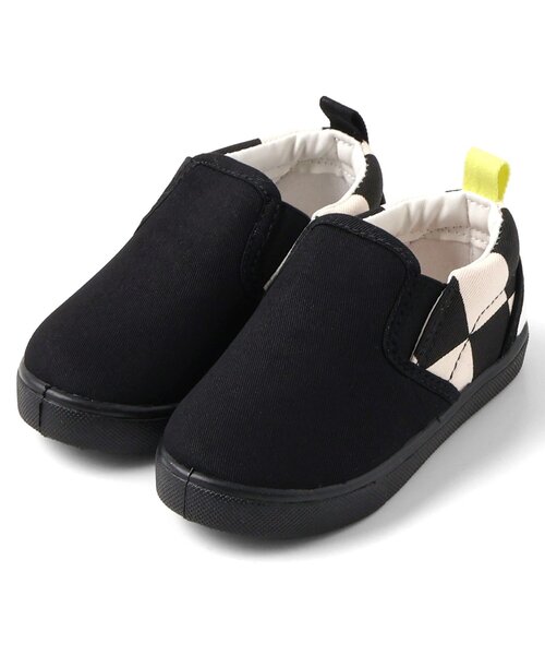 BREEZE (브리즈)의 「좌우 헤매지 않는다! 버라이어티 슬립온 (스니커)」｜블랙