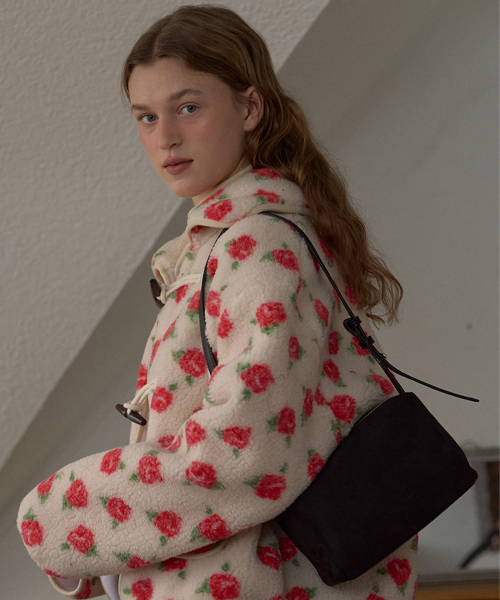 ANOETIC(アノエティック)の「ANC SUEDE SARA BAG_4COLOR(ショルダーバッグ・レディース・ブラウン/オリーブ/イエロー系その他/ブラック・FREE)」の5枚目の写真