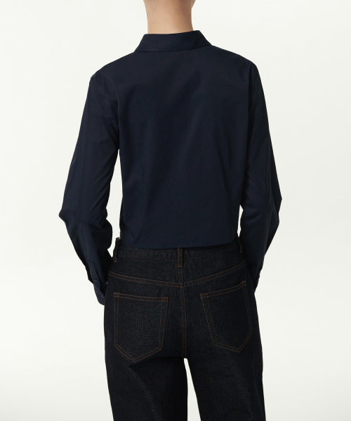 MUSINSA STANDARD WOMAN（ムシンサスタンダードウーマン）の「ウィメンズスリムフィットクロップシャツ[ダークネイビー]（シャツ/ブラウス・レディース・その他・LARGE/MEDIUM/SMALL/X-SMALL）」の6枚目の写真