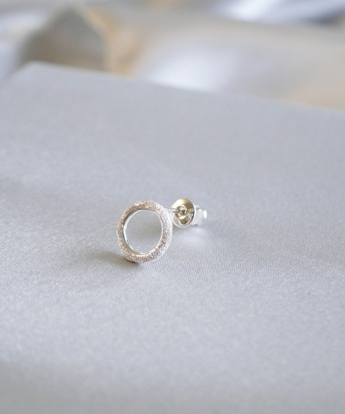 e.m.(イーエム)の「スターダストフープピアス/シルバー/レディース/メンズ/2026WinterCollection(ピアス(片耳用)・レディース・シルバー・FREE)」の6枚目の写真