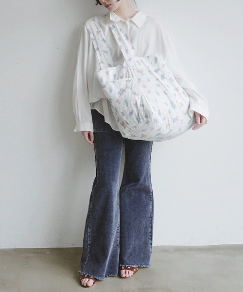 igi(イジ)の「igi×Ema Gaspar - LITTLE FRIEND JAMBO TOTE / ビッグトートバッグ(トートバッグ・レディース・ホワイト・FREE)」の19枚目の写真