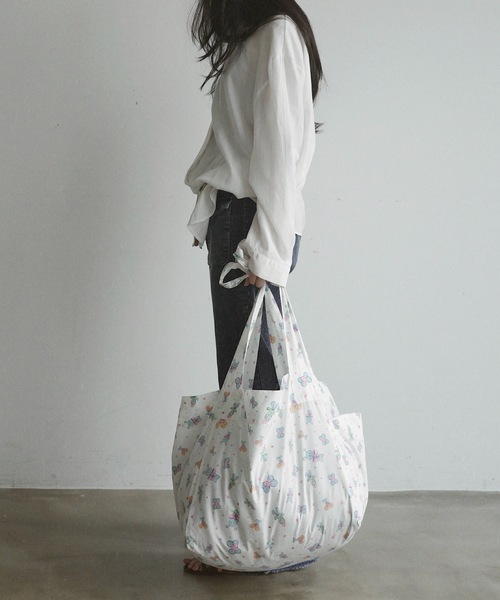 igi(イジ)の「igi×Ema Gaspar - LITTLE FRIEND JAMBO TOTE / ビッグトートバッグ(トートバッグ・レディース・ホワイト・FREE)」の18枚目の写真