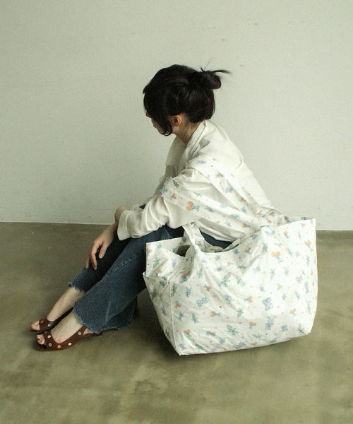 igi(イジ)の「igi×Ema Gaspar - LITTLE FRIEND JAMBO TOTE / ビッグトートバッグ(トートバッグ・レディース・ホワイト・FREE)」の16枚目の写真