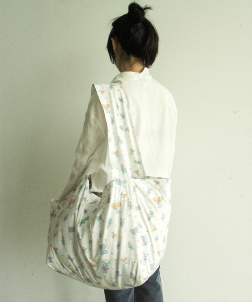 igi(イジ)の「igi×Ema Gaspar - LITTLE FRIEND JAMBO TOTE / ビッグトートバッグ(トートバッグ・レディース・ホワイト・FREE)」の15枚目の写真