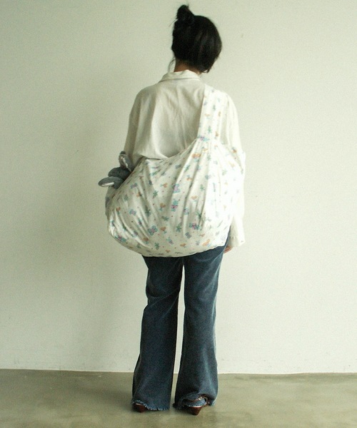igi(イジ)の「igi×Ema Gaspar - LITTLE FRIEND JAMBO TOTE / ビッグトートバッグ(トートバッグ・レディース・ホワイト・FREE)」の14枚目の写真