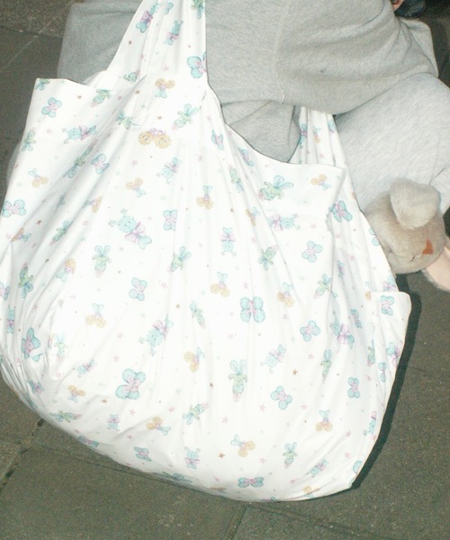 igi(イジ)の「igi×Ema Gaspar - LITTLE FRIEND JAMBO TOTE / ビッグトートバッグ(トートバッグ・レディース・ホワイト・FREE)」の5枚目の写真