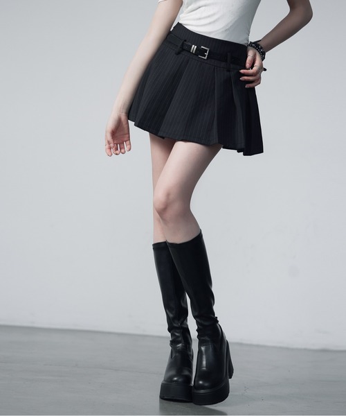 VEILA(ヴェイラ)の「ベルト付き ストライププリーツミニスカート(スカート・レディース・ブラック・L/M/S)」の14枚目の写真