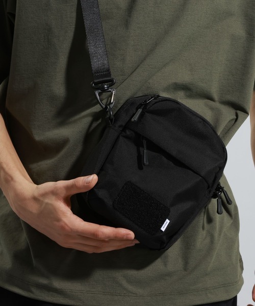 BAYFLOW（ベイフロー）の「【BLACK BAG COLLECTION】ミニポケットショルダーバッグ（ショルダーバッグ・メンズ・ブラック・FREE）」の4枚目の写真