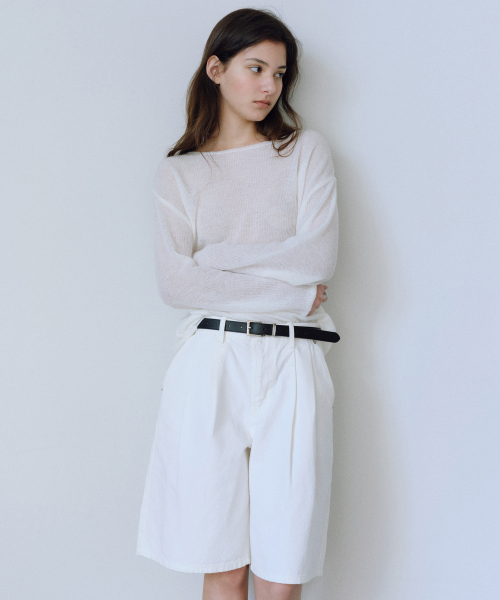 URAGO(ユラーゴ)の「Two-tuck bermuda denim pants(その他パンツ・レディース・カーキ/アイボリー・SMALL/MEDIUM/LARGE)」の3枚目の写真