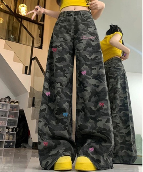 gossip!ロサンゼルス(ゴシップロサンゼルス)の「Y2K カモフラージュ刺繍デニムパンツ(デニムパンツ・レディース・カモフラージュ・L/M)」の1枚目の写真
