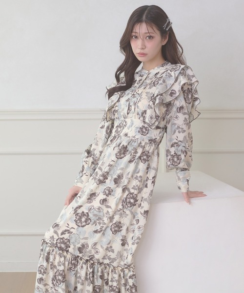 Ambre Neige(アンブルネージュ)の「flower ruffle frills long dress / ハナガララッフルフリルロングワンピース(ワンピース・レディース・アイボリー・FREE)」の1枚目の写真
