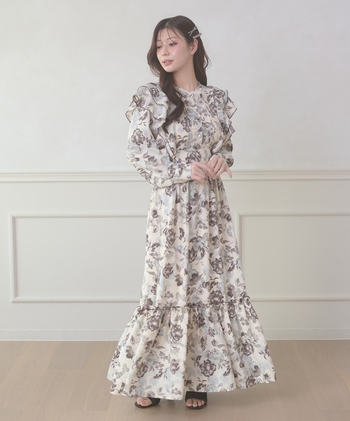 Ambre Neige(アンブルネージュ)の「flower ruffle frills long dress / ハナガララッフルフリルロングワンピース(ワンピース・レディース・アイボリー・FREE)」の3枚目の写真