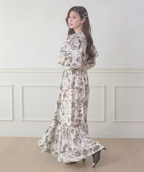 Ambre Neige(アンブルネージュ)の「flower ruffle frills long dress / ハナガララッフルフリルロングワンピース(ワンピース・レディース・アイボリー・FREE)」の4枚目の写真