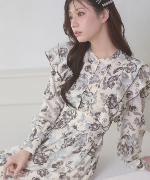 Ambre Neige(アンブルネージュ)の「flower ruffle frills long dress / ハナガララッフルフリルロングワンピース(ワンピース・レディース・アイボリー・FREE)」の10枚目の写真