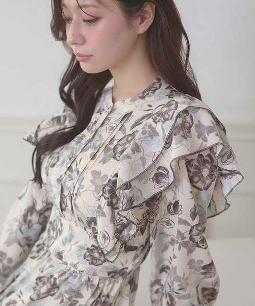 Ambre Neige(アンブルネージュ)の「flower ruffle frills long dress / ハナガララッフルフリルロングワンピース(ワンピース・レディース・アイボリー・FREE)」の11枚目の写真