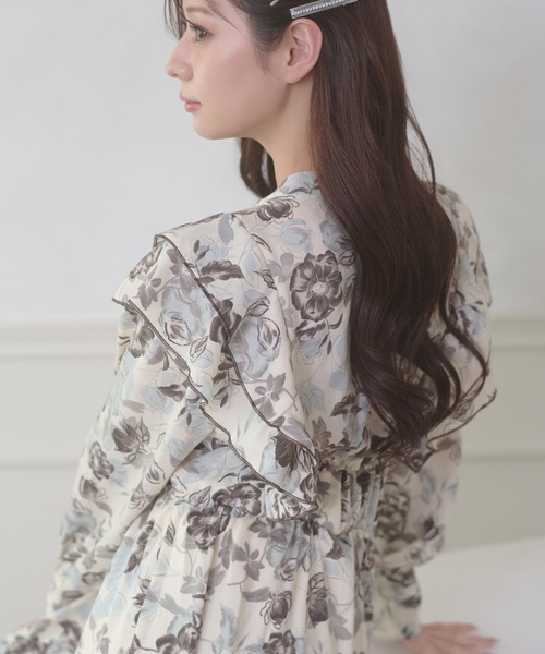 Ambre Neige(アンブルネージュ)の「flower ruffle frills long dress / ハナガララッフルフリルロングワンピース(ワンピース・レディース・アイボリー・FREE)」の12枚目の写真