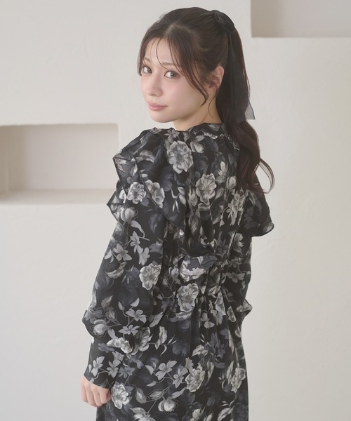 Ambre Neige(アンブルネージュ)の「flower ruffle frills long dress / ハナガララッフルフリルロングワンピース(ワンピース・レディース・アイボリー・FREE)」の16枚目の写真