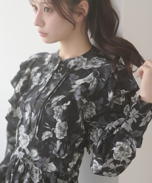 Ambre Neige(アンブルネージュ)の「flower ruffle frills long dress / ハナガララッフルフリルロングワンピース(ワンピース・レディース・アイボリー・FREE)」の20枚目の写真