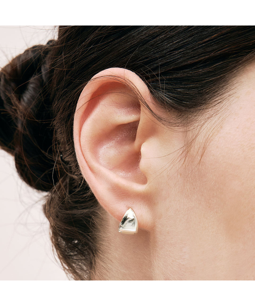 HEI(ヘイ)の「cones one-touch earring(ピアス(両耳用)・レディース・ホワイト/ゴールド・FREE)」の2枚目の写真