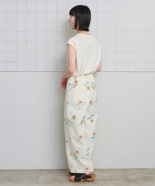l'atelier du savon(アトリエドサボン)の「クロスステッチ ひまわり刺繍パンツ(その他パンツ・レディース・ブラック/アイボリー・FREE)」の4枚目の写真