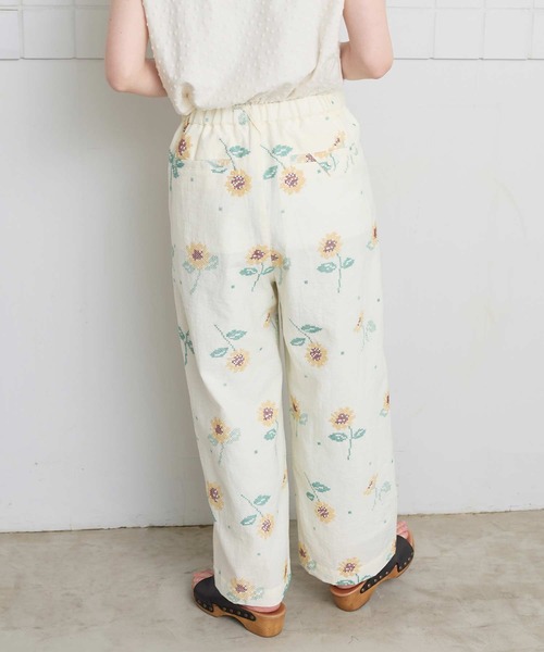 l'atelier du savon(アトリエドサボン)の「クロスステッチ ひまわり刺繍パンツ(その他パンツ・レディース・ブラック/アイボリー・FREE)」の11枚目の写真