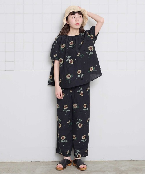 l'atelier du savon(アトリエドサボン)の「クロスステッチ ひまわり 刺繍パンツ(その他パンツ・レディース・ブラック/アイボリー・FREE)」の15枚目の写真