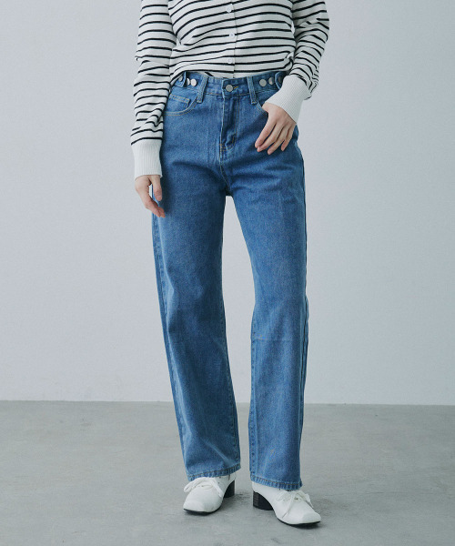 Mirette(ミレット)の「ウエストアジャスト セミワイドブルーデニム / Waist-Adjustable Semi-Wide Blue Denim Jeans(デニムパンツ・レディース・ブルー/ライトブルー・SMALL/LARGE/MEDIUM)」の1枚目の写真