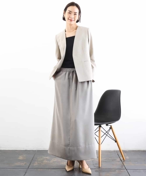MICHEL KLEIN（ミッシェル・クラン）の「[リラックスボトム]ダルサテン Iラインスカート（スカート・レディース・カーキ/ベージュ/チャコールグレー・38）」の5枚目の写真