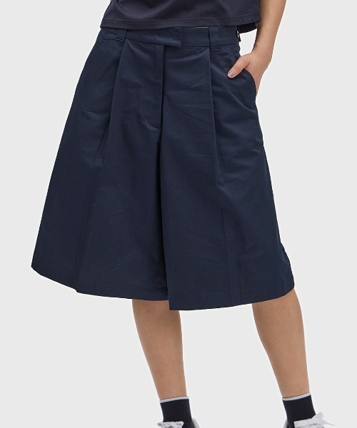 FRED PERRY(フレッドペリー)の「Pleated Shorts/プリーツショートパンツ(その他パンツ・レディース・ネイビー・10/8)」の3枚目の写真