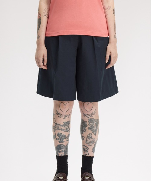 FRED PERRY(フレッドペリー)の「Pleated Shorts/プリーツショートパンツ(その他パンツ・レディース・ネイビー・10/8)」の5枚目の写真