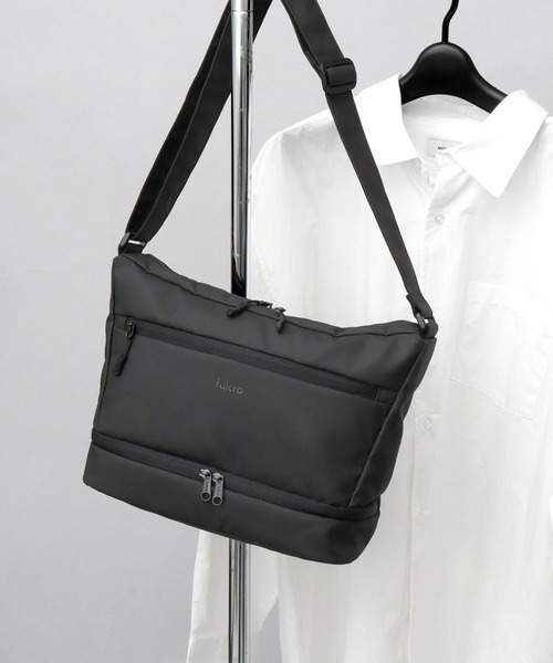 fulcro(フルクロ)の「撥水・耐水 自立型 ターポリン ショルダーバッグ A5・PET収納対応 compart コンパート(ショルダーバッグ・メンズ・ブラック・FREE)」の5枚目の写真