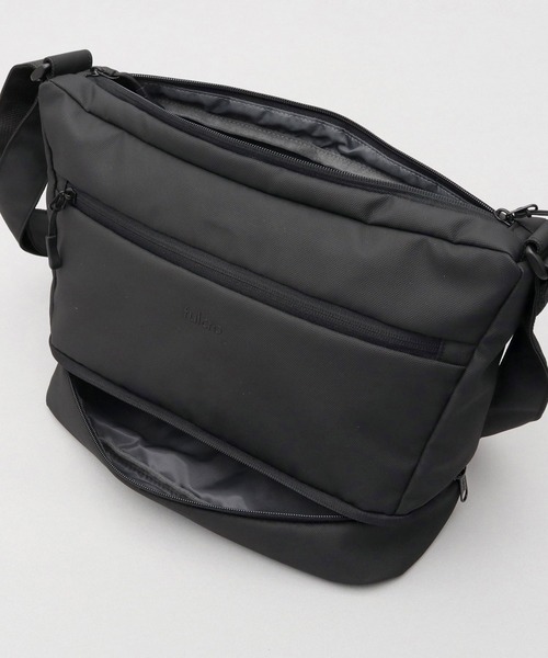 fulcro(フルクロ)の「撥水・耐水 自立型 ターポリン ショルダーバッグ A5・PET収納対応 compart コンパート(ショルダーバッグ・メンズ・ブラック・FREE)」の8枚目の写真