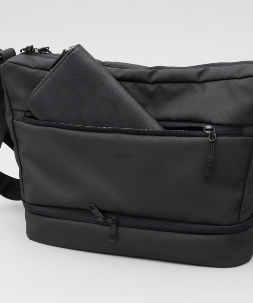 fulcro(フルクロ)の「撥水・耐水 自立型 ターポリン ショルダーバッグ A5・PET収納対応 compart コンパート(ショルダーバッグ・メンズ・ブラック・FREE)」の12枚目の写真