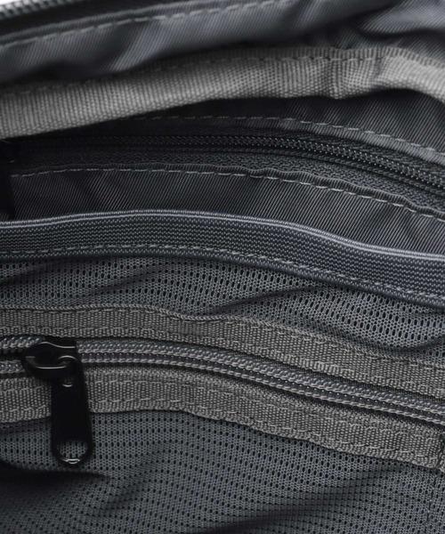 fulcro(フルクロ)の「撥水・耐水 自立型 ターポリン ショルダーバッグ A5・PET収納対応 compart コンパート(ショルダーバッグ・メンズ・ブラック・FREE)」の14枚目の写真