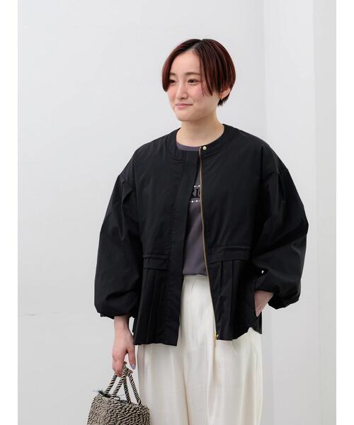 Te chichi（テチチ）の「袖バルーンペプラムプリーツブルゾン（ブルゾン・レディース・ブラック/ベージュ・F）」の5枚目の写真