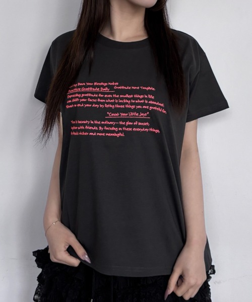 link lot（リンクロット）の「【汗染み防止加工】レタリング刺繍カラーロゴプリントTシャツ（Tシャツ/カットソー・レディース・ブラック/チャコール/ホワイト/グレー・F）」の5枚目の写真