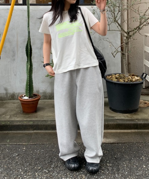 link lot（リンクロット）の「【汗染み防止加工】レタリング刺繍カラーロゴプリントTシャツ（Tシャツ/カットソー・レディース・ブラック/チャコール/ホワイト/グレー・F）」の14枚目の写真