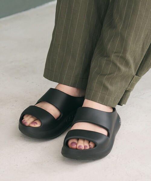 OOFOS(ウーフォス)の「<OOFOS>OOyea サンダル/ブラック(サンダル・レディース・ブラック・8/6/7)」の7枚目の写真