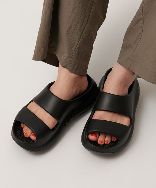 OOFOS(ウーフォス)の「<OOFOS>OOyea サンダル/ブラック(サンダル・レディース・ブラック・8/6/7)」の3枚目の写真