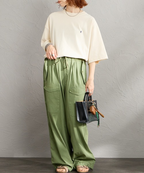 GYMPHLEX（ジムフレックス）の「[GYMPHLEX/ジムフレックス] ワンポイント刺繍ロゴ クルーネックTシャツ（Tシャツ/カットソー・レディース・ブラウン/チャコールグレー/アイボリー・M/L）」の4枚目の写真