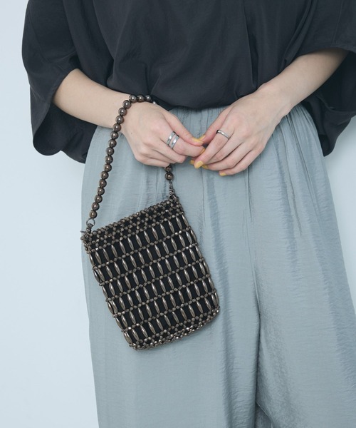 LEPSIM（レプシィム）の「ビーズミニショルダー　646448（ショルダーバッグ・レディース・シルバー/ガンメタ/ブラウン・ONE SIZE）」の3枚目の写真