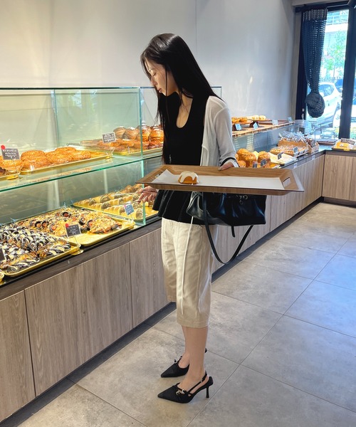 UNE MANSION(ユヌマンション)の「フロントラインバックポイントポケットコットンカプリパンツ(その他パンツ・レディース・ベージュ/ブラック・SMALL/MEDIUM/LARGE)」の16枚目の写真