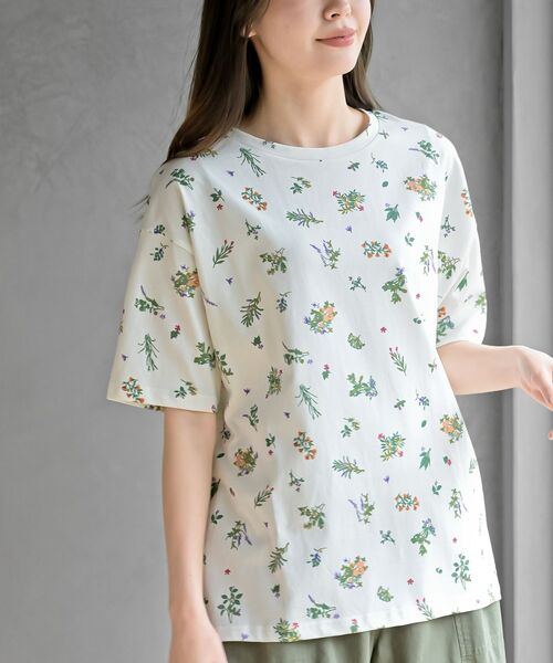 rps（アールピーエス）の「花柄総柄Ｔ（Tシャツ/カットソー・レディース・オフホワイト/ホワイト系その他2/ブラック/グレイッシュベージュ・フリー）」の3枚目の写真