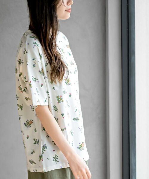 rps（アールピーエス）の「花柄総柄Ｔ（Tシャツ/カットソー・レディース・オフホワイト/ホワイト系その他2/ブラック/グレイッシュベージュ・フリー）」の21枚目の写真