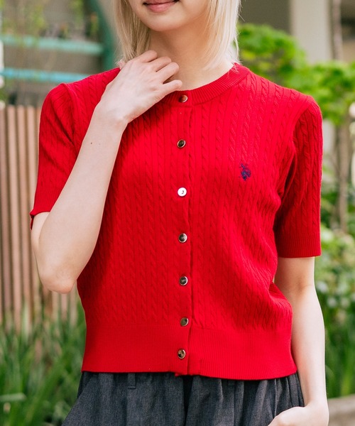 U.S. POLO ASSN.(ユーエスポロアッスン)の「【U.S. POLO ASSN./ユーエスポロアッスン】【1枚で着れる 半袖カーディガン】ケーブル編み 半袖カーディガン ワンポイントロゴ刺繍 きれいめ オフィス 通勤 冷房対策 トラッド 韓国ファッション(カーディガン/ボレロ・レディース・ホワイト/レッド/ネイビー/チャコールグレー/ブラック・MEDIUM/LARGE)」の5枚目の写真