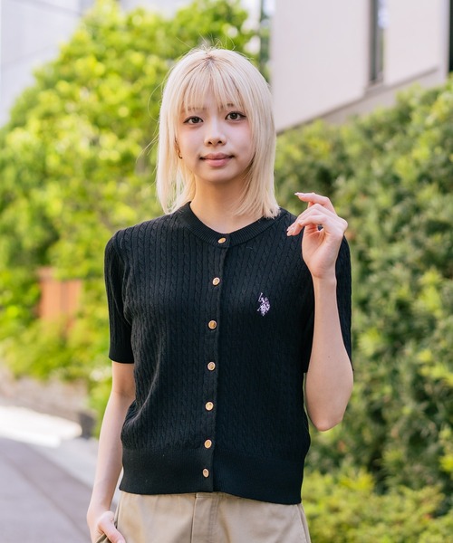 U.S. POLO ASSN.(ユーエスポロアッスン)の「【U.S. POLO ASSN./ユーエスポロアッスン】【1枚で着れる 半袖カーディガン】ケーブル編み 半袖カーディガン ワンポイントロゴ刺繍 きれいめ オフィス 通勤 冷房対策 トラッド 韓国ファッション(カーディガン/ボレロ・レディース・ホワイト/レッド/ネイビー/チャコールグレー/ブラック・MEDIUM/LARGE)」の6枚目の写真