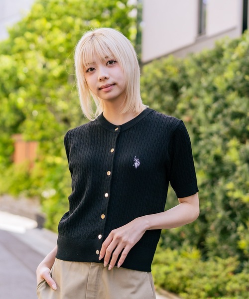 U.S. POLO ASSN.(ユーエスポロアッスン)の「【U.S. POLO ASSN./ユーエスポロアッスン】【1枚で着れる 半袖カーディガン】ケーブル編み 半袖カーディガン ワンポイントロゴ刺繍 きれいめ オフィス 通勤 冷房対策 トラッド 韓国ファッション(カーディガン/ボレロ・レディース・ホワイト/レッド/ネイビー/チャコールグレー/ブラック・MEDIUM/LARGE)」の7枚目の写真