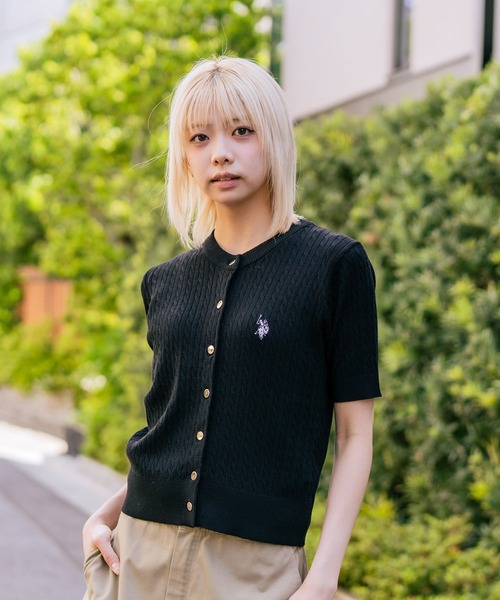 U.S. POLO ASSN.(ユーエスポロアッスン)の「【U.S. POLO ASSN./ユーエスポロアッスン】【1枚で着れる 半袖カーディガン】ケーブル編み 半袖カーディガン ワンポイントロゴ刺繍 きれいめ オフィス 通勤 冷房対策 トラッド 韓国ファッション(カーディガン/ボレロ・レディース・ホワイト/レッド/ネイビー/チャコールグレー/ブラック・MEDIUM/LARGE)」の8枚目の写真