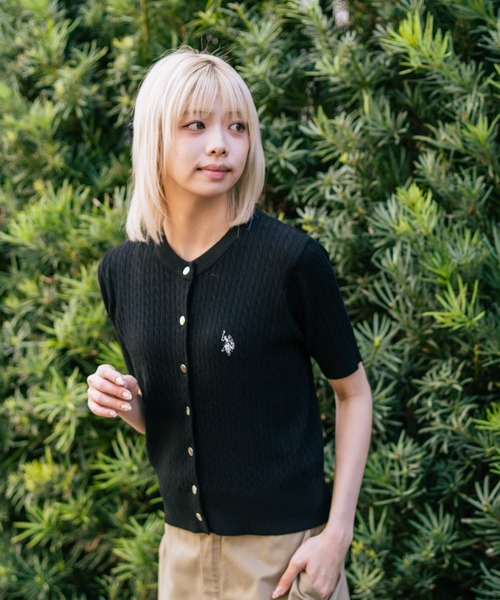 U.S. POLO ASSN.(ユーエスポロアッスン)の「【U.S. POLO ASSN./ユーエスポロアッスン】【1枚で着れる 半袖カーディガン】ケーブル編み 半袖カーディガン ワンポイントロゴ刺繍 きれいめ オフィス 通勤 冷房対策 トラッド 韓国ファッション(カーディガン/ボレロ・レディース・ホワイト/レッド/ネイビー/チャコールグレー/ブラック・MEDIUM/LARGE)」の9枚目の写真